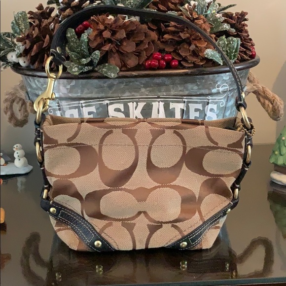 Coach - Picture 2 of 8